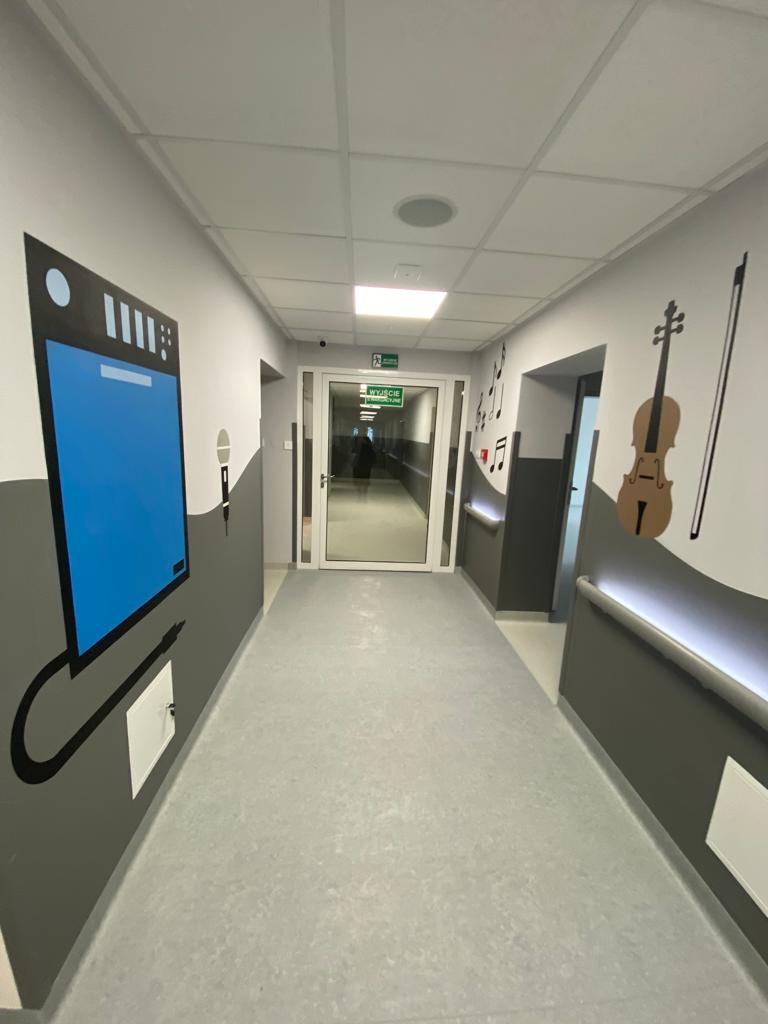 Płyty Wall Collection i kolorowe formy wycięte z płyt